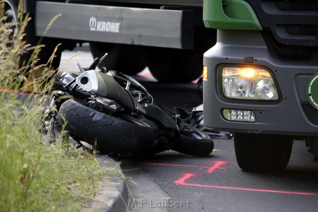 Schwerer Motorrad Unfall Feldkassel Robert Boschstr Edsel Fordstr P039.JPG - Miklos Laubert